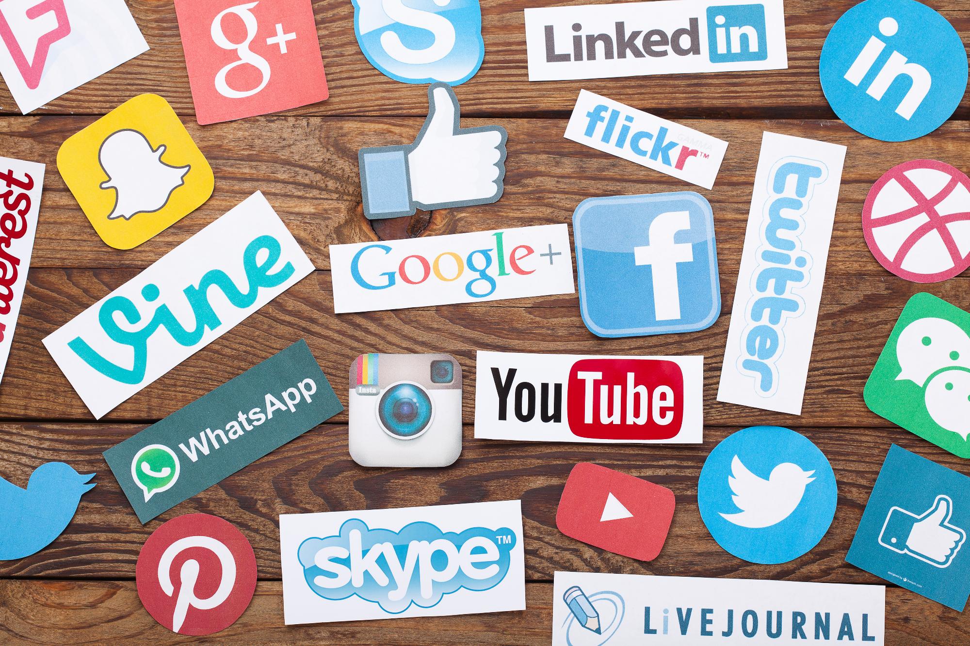 Socialna omrežja lahko ustvarijo nove stike ali pa nam pomagajo ohranjati stare