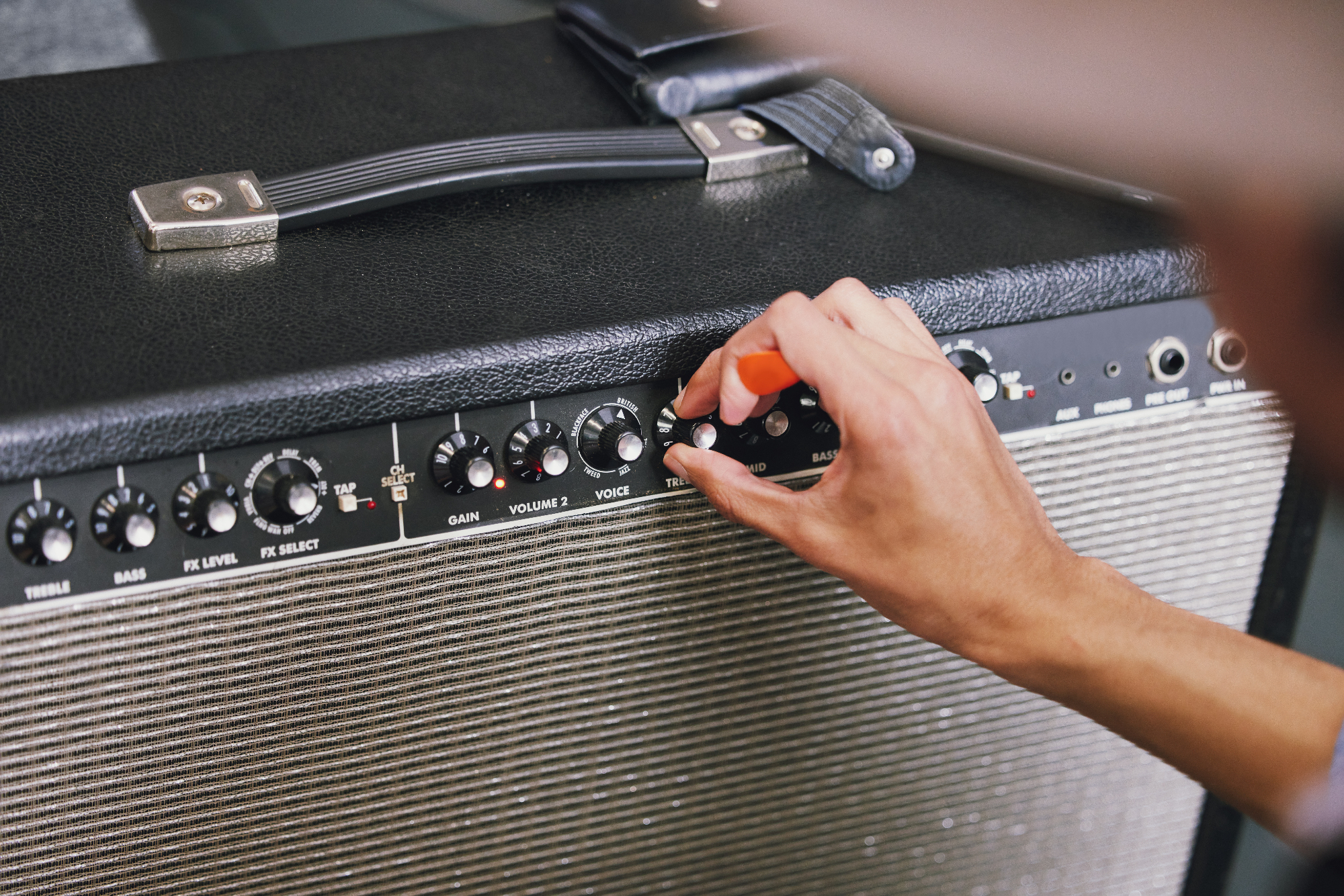 Vsakdanja uporaba ojačevalnikov in njihov vpliv na kakovost zvoka